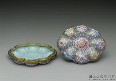 图片[3]-Begonia-shaped box with painted enamel decor on copper, Qing dynasty, Qianlong reign (1736-1795)-China Archive